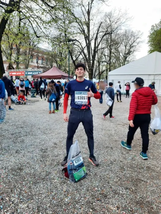 Marco alla Milano Marathon 2022, col pettorale, prima della partenza